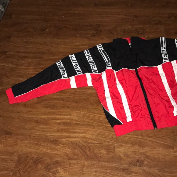 LF Windbreaker - Picture 4 of 8